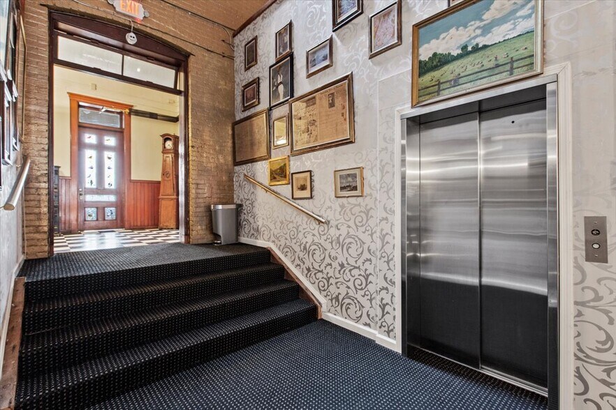 More Photos Of 49 Florida Ave, Amsterdam Hospitality For Sale