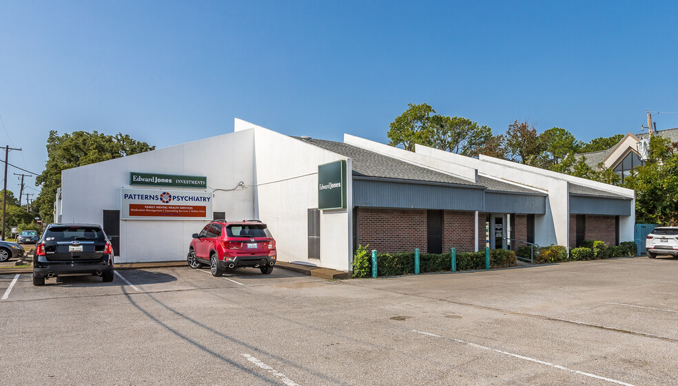 Primary Photo Of 2900 W Park Row Dr, Pantego Medical For Sale