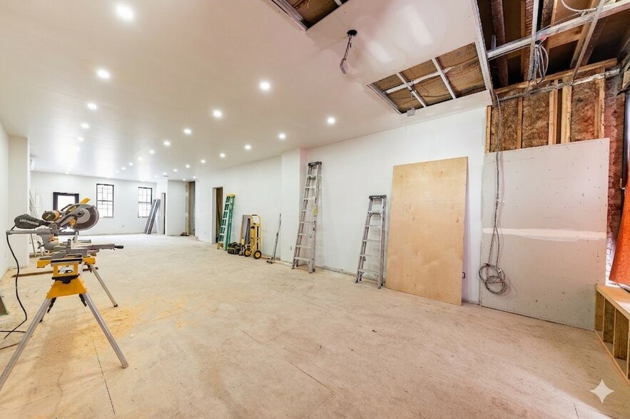 More Photos Of 208 Irving Ave, Brooklyn Apartments For Lease