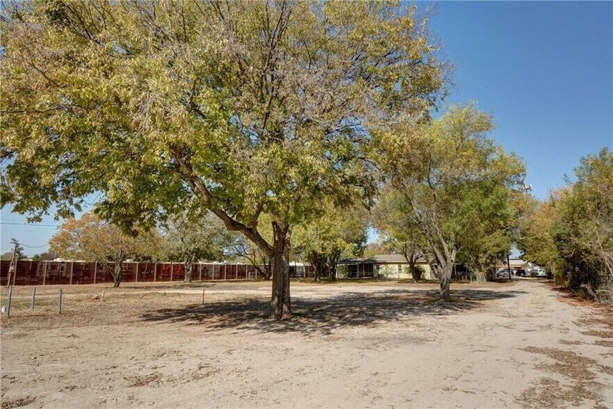 More Photos Of 3905 Prairie Ln, Austin Flex For Sale