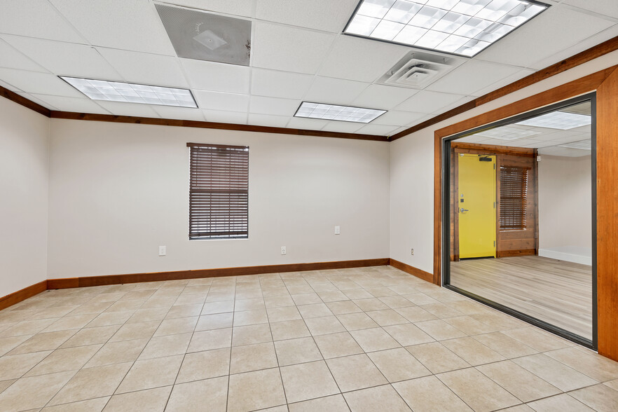 More Photos Of 11204 Bluff Bend Dr, Austin Light Manufacturing For Sale