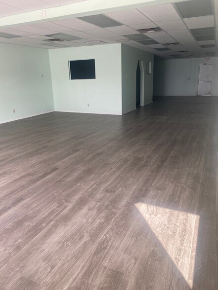 More Photos Of 3500 N Mesa St, El Paso Unknown For Lease