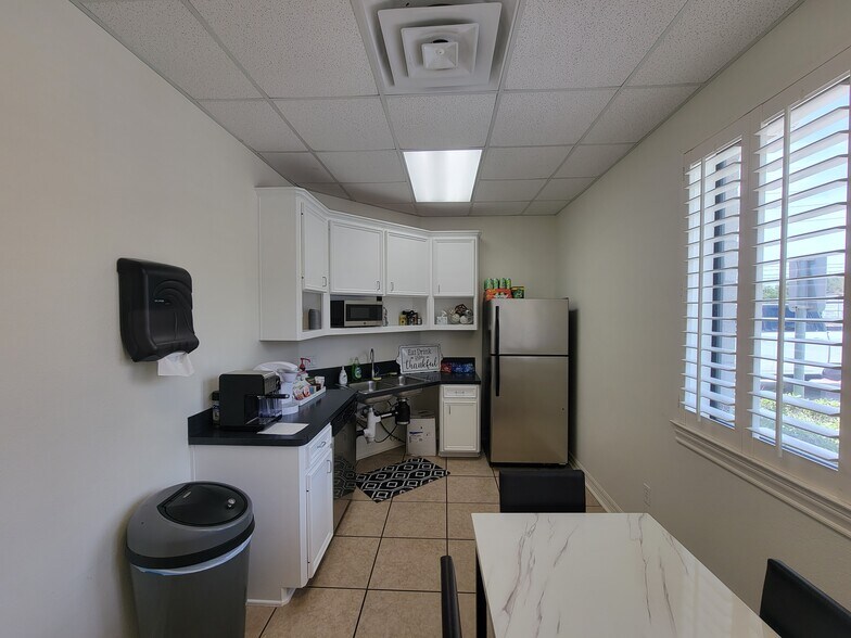 More Photos Of 21510 Kingsland Blvd, Katy Medical For Lease