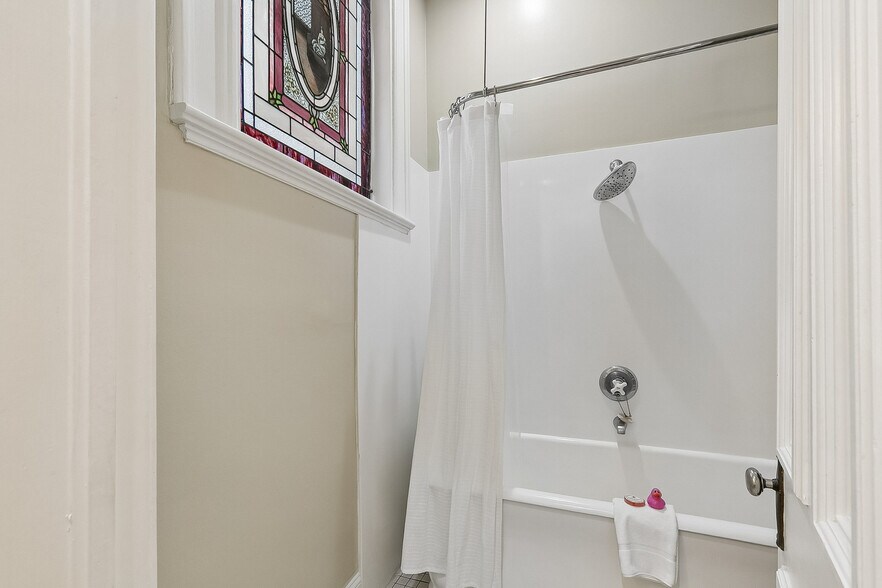More Photos Of 2727 Saint Charles Ave, New Orleans General Retail For Sale