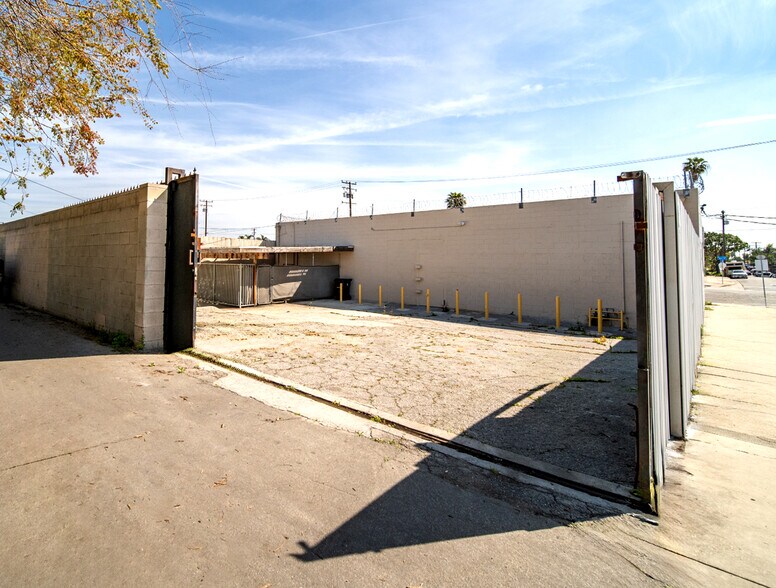 More Photos Of 12637 S Main St, Los Angeles Light Distribution For Sale