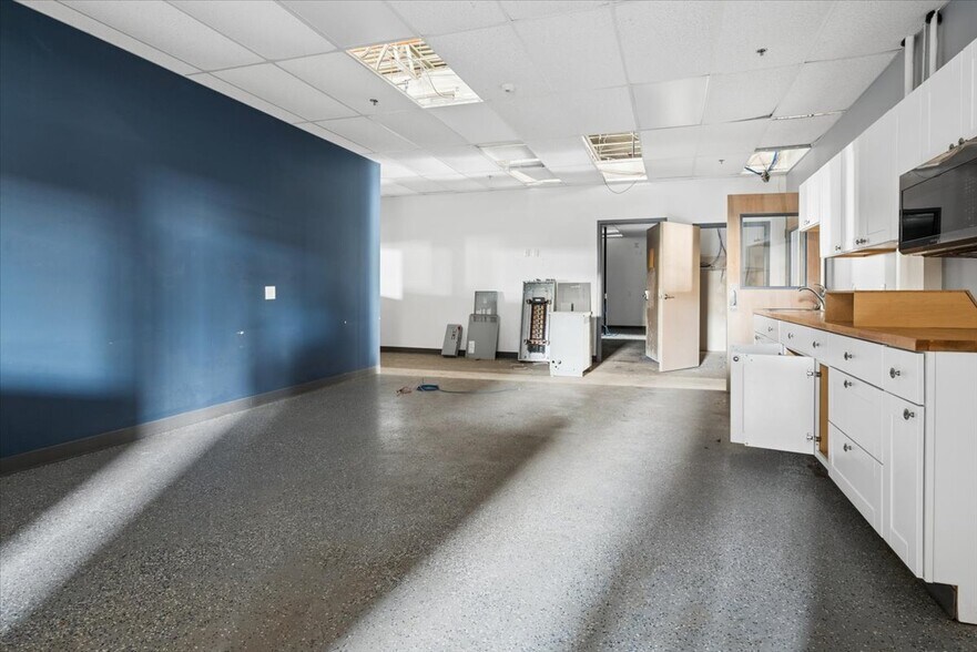 More Photos Of 60 E 4th St, Somerville Manufacturing For Lease