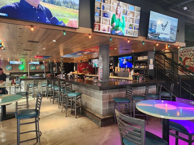 Primary Photo Of 4057 Pennsylvania Ave, Kansas City Bar For Lease