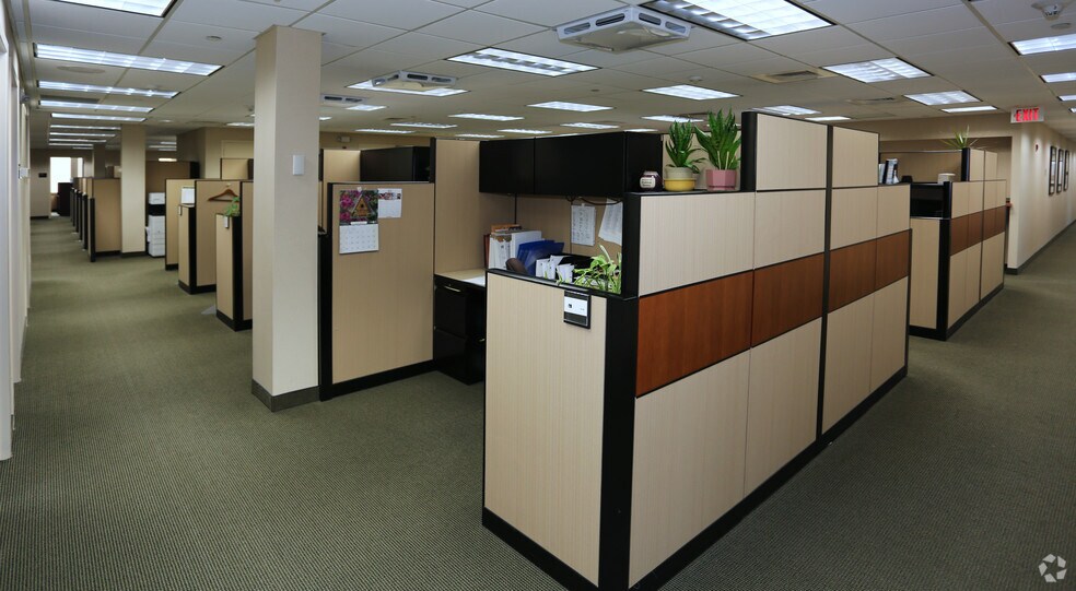More Photos Of 400 Garden City Plz, Garden City Office For Lease