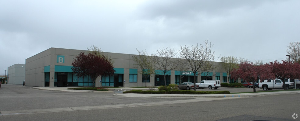More Photos Of 9941-9955 Emerald St, Boise Light Distribution For Lease