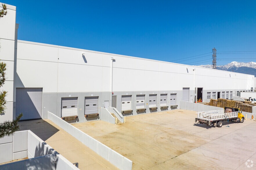 More Photos Of 13112 Santa Ana Ave, Fontana Warehouse For Lease