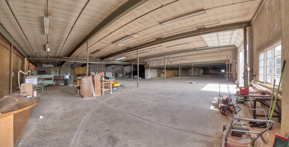 More Photos Of 106 E Smith St, Iron Mountain Distribution For Sale