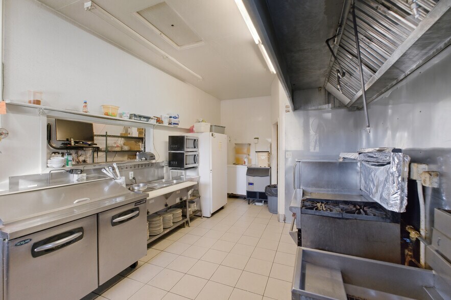 More Photos Of 1185 NE Mill St, Waldport Flex For Sale