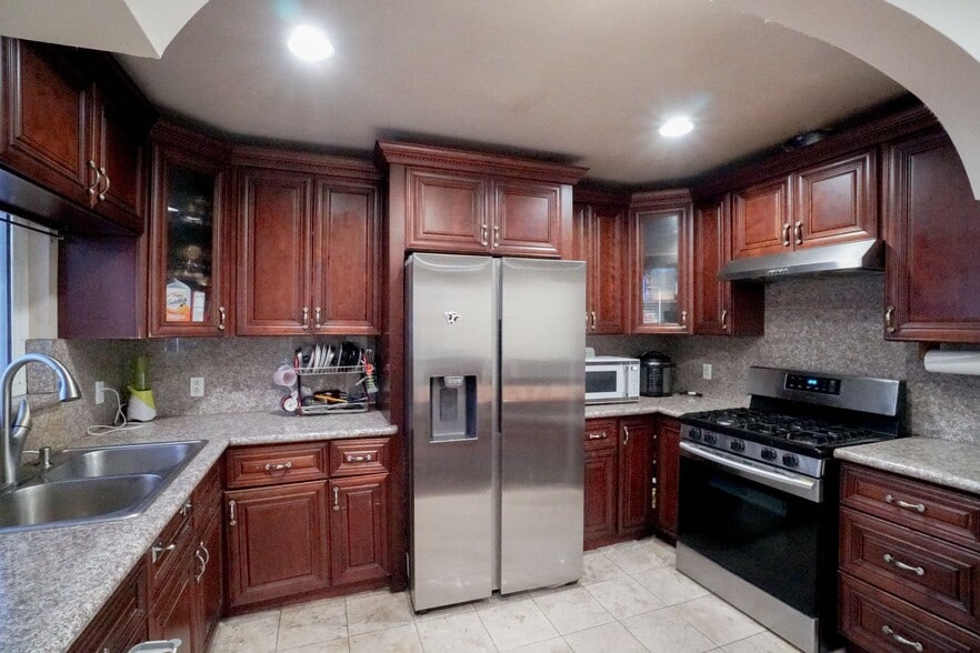 More Photos Of 3101 E Pacific Coast Hwy, Signal Hill Hotel For Sale