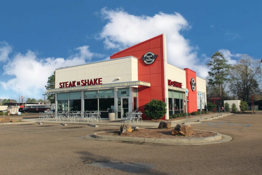 More Photos Of 300 Riverwind Dr, Pearl Restaurant For Sale