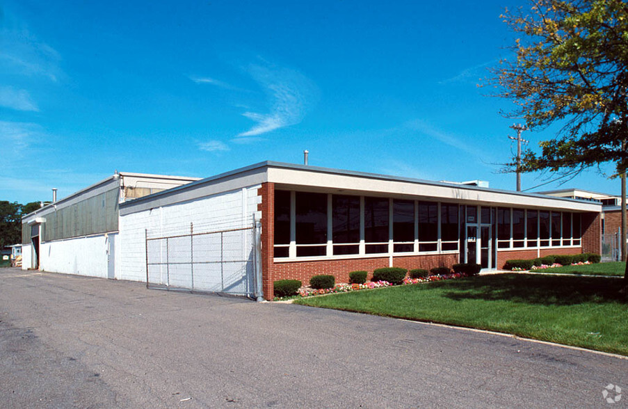 Primary Photo Of 12221 Dixie, Redford Manufacturing For Sale