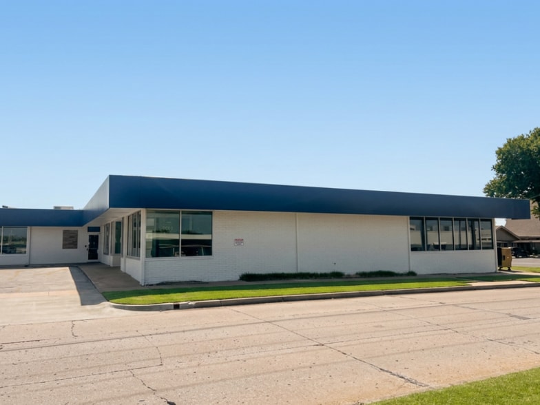 More Photos Of 3111 S Jamestown Ave, Tulsa Unknown For Lease