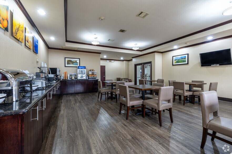 More Photos Of 9345 Highway 6, Navasota Hotel For Sale