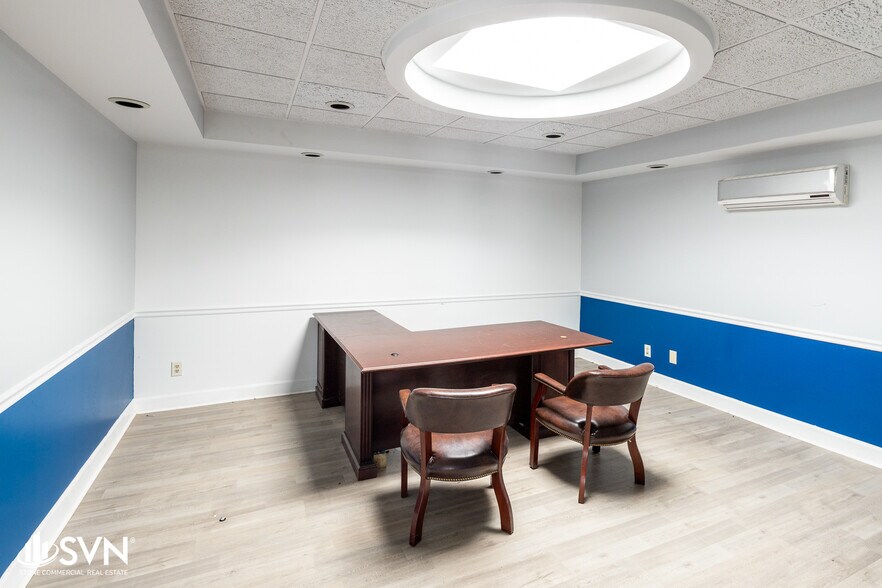 More Photos Of 3899 Winchester Rd, Lexington Light Manufacturing For Lease