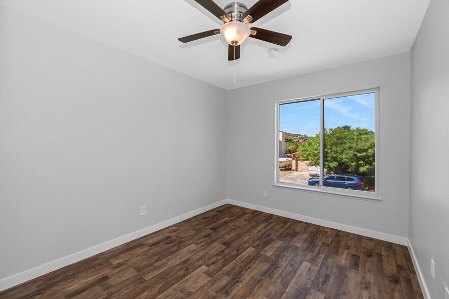 More Photos Of 1927 E Crocus Dr, Phoenix Specialty For Lease