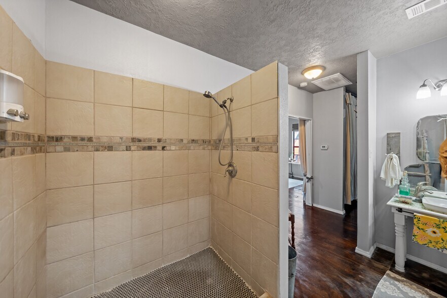 More Photos Of 26407 Preston Ave, Spring Storefront Retail Residential For Sale