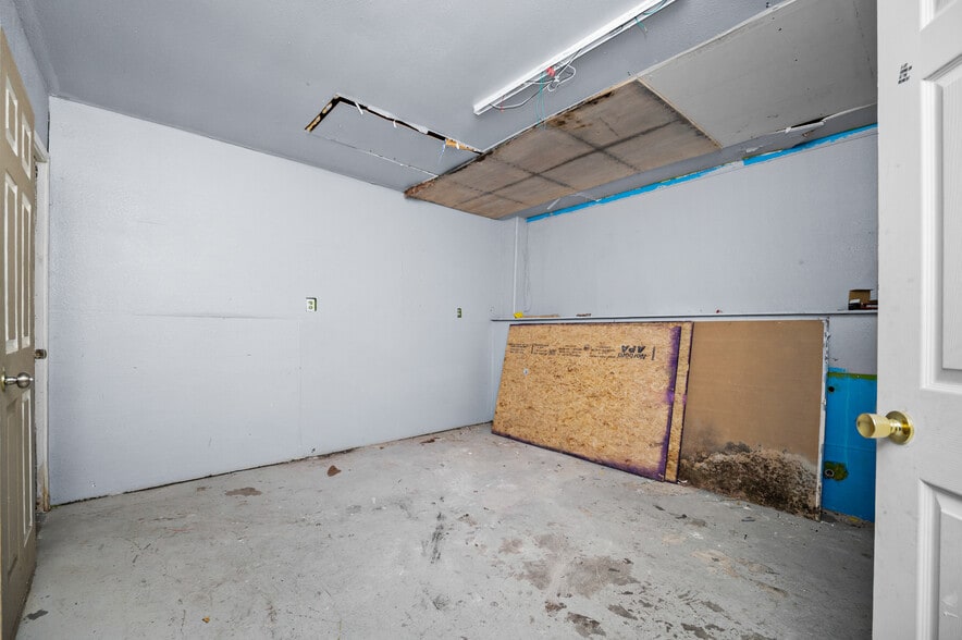 More Photos Of 2423 Palo Alto Rd, San Antonio Convenience Store For Sale