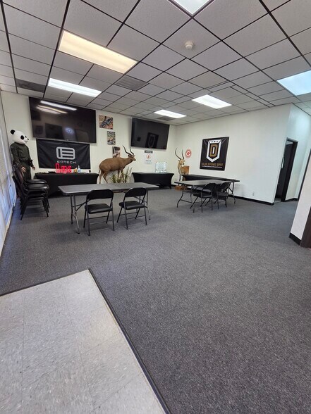 More Photos Of 2210 W Gore Blvd, Lawton Office For Lease