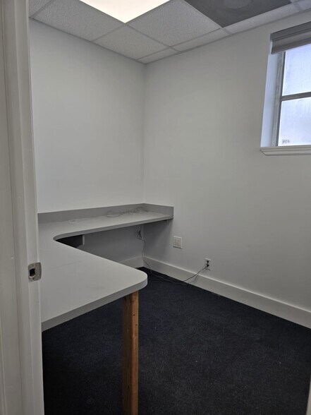 More Photos Of 220 SW 30th St, Fort Lauderdale Warehouse For Lease