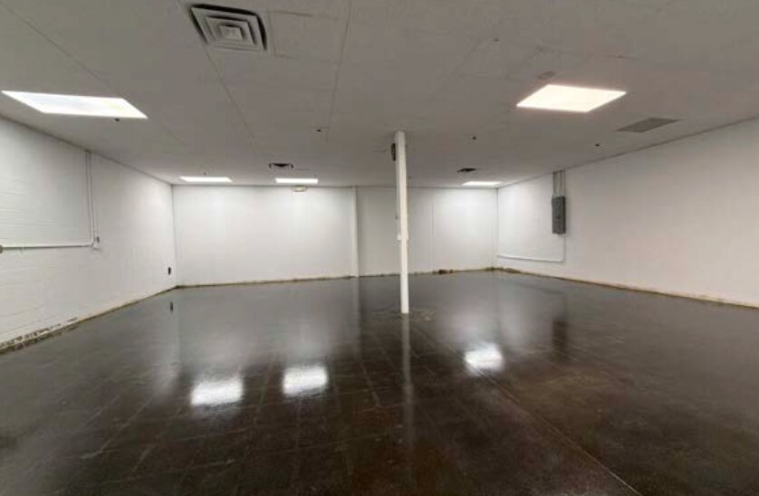 More Photos Of 1102 Aviation Blvd, Hebron Warehouse For Lease