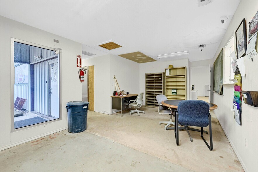 More Photos Of 18987 W US Highway 82, Sherman Industrial For Sale