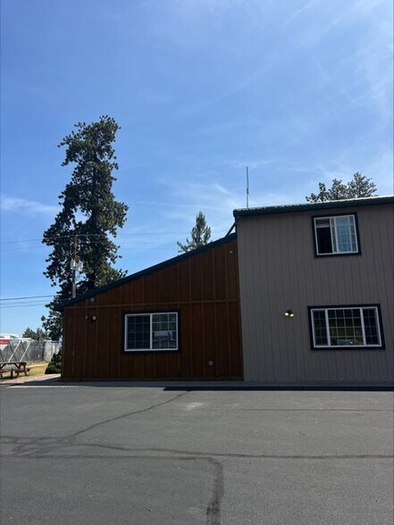 More Photos Of 307 W Sisters Park Dr, Sisters Warehouse For Sale