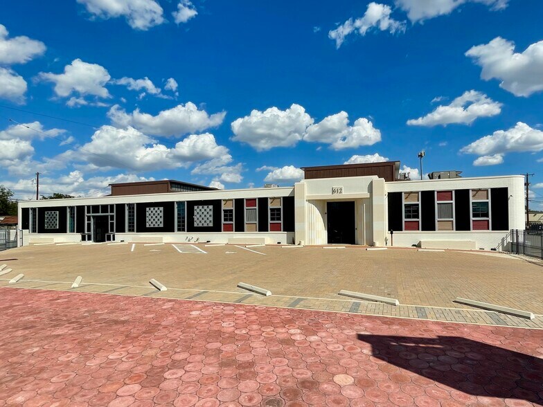 Primary Photo Of 612 Nogalitos St, San Antonio Flex For Sale