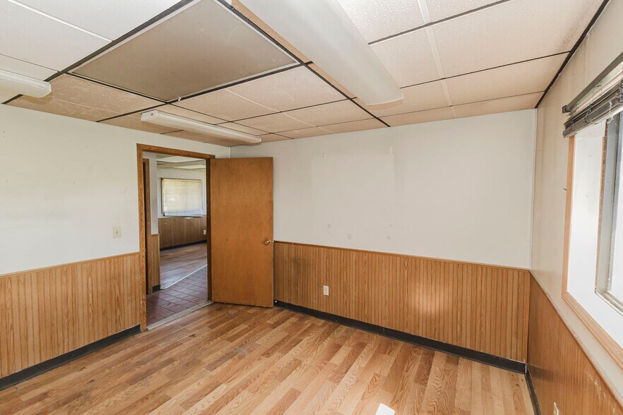 More Photos Of 3315 Central Ave, Winfield Warehouse For Sale