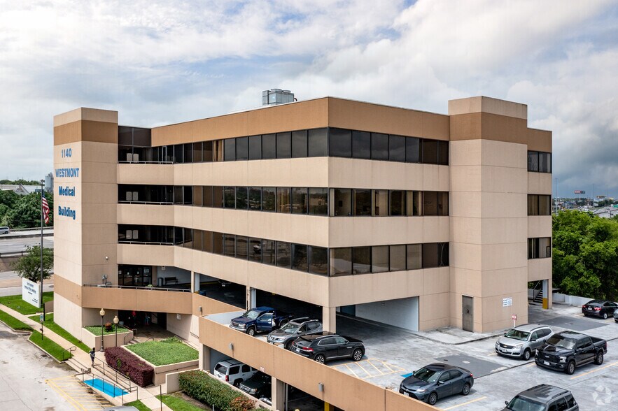 More Photos Of 1140 Westmont Dr, Houston Medical For Lease