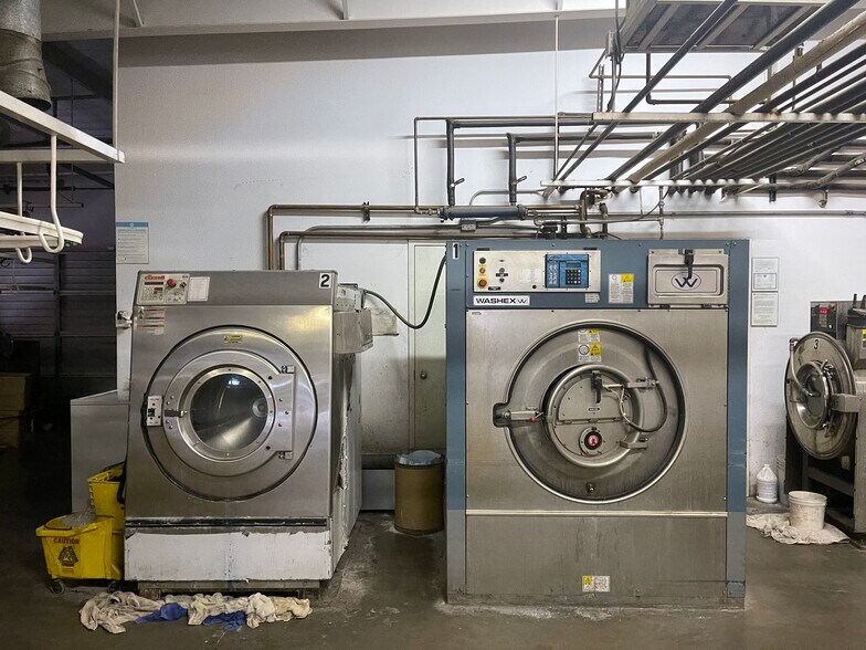 More Photos Of 11609 E Northwest Hwy, Dallas Freestanding For Sale