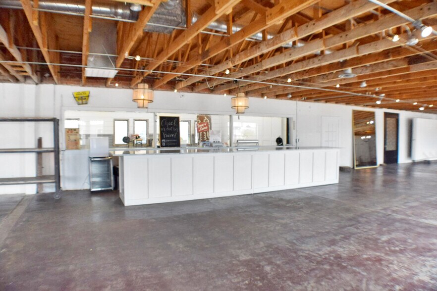 More Photos Of 1002 Main St, Friona Storefront For Sale