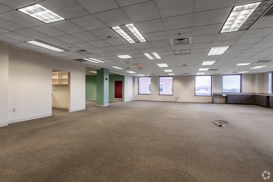 More Photos Of 3 Easton Oval, Columbus Office For Sale
