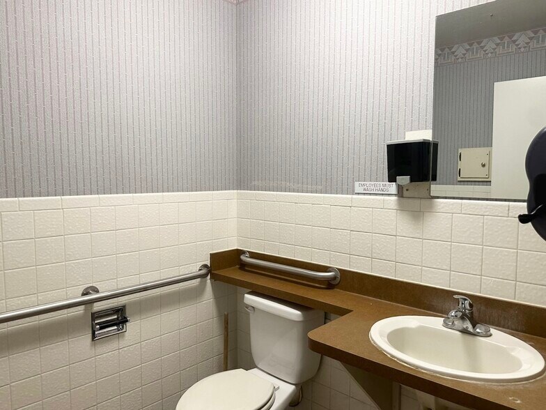 More Photos Of 970 Petit Ave, Ventura Medical For Sale