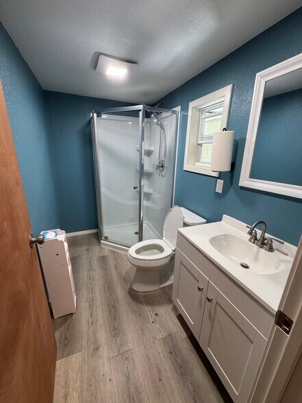 More Photos Of 17514 Bothell Way NE, Bothell Warehouse For Lease