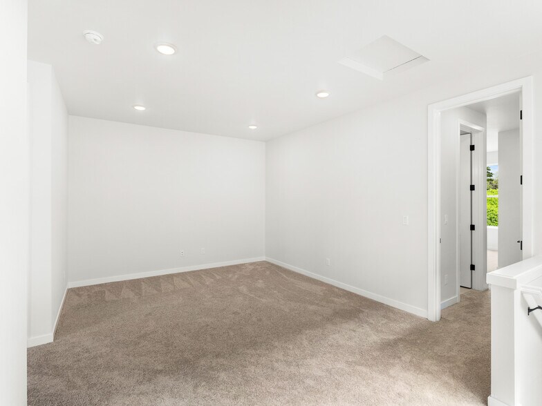 More Photos Of 331 SE Jetty Ave, Lincoln City Apartments For Sale