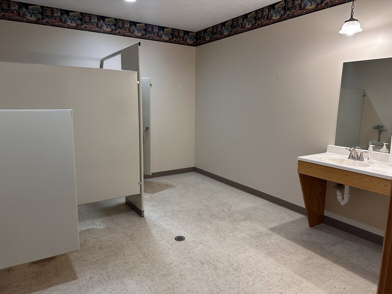 More Photos Of 1499 Business Park Dr, Traverse City Medical For Sale