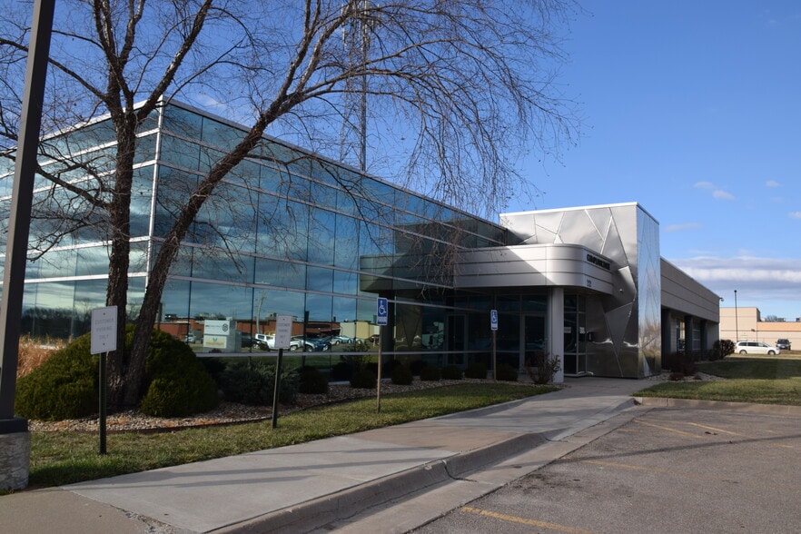 More Photos Of 2121 SW Chelsea Dr, Topeka Flex For Lease