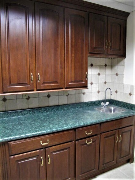 More Photos Of 15915 Ventura Blvd, Encino Office For Sale