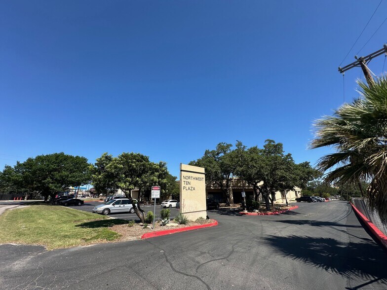 More Photos Of 459-599 Spencer Ln, San Antonio Unknown For Lease