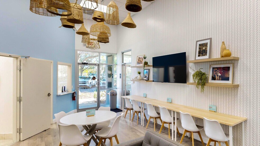 More Photos Of 7751 Kingspointe Pky, Orlando Light Distribution For Lease