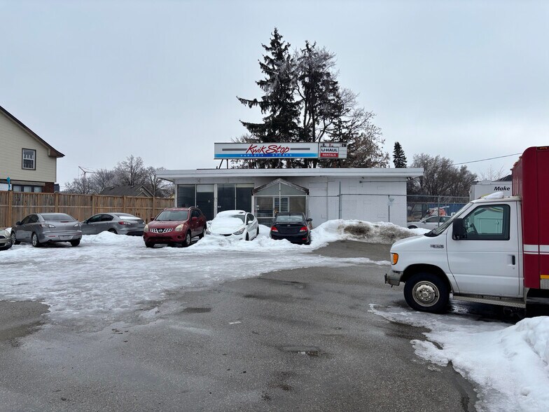 More Photos Of 2191 Kingsway Dr, Kitchener Freestanding For Sale