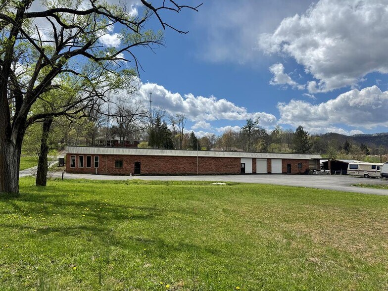 More Photos Of 868 State Route 3 and 12, Hinton Flex For Sale