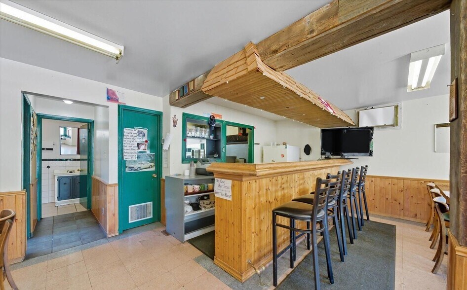 More Photos Of 23035 Lakeridge Rd, Brock Restaurant For Sale