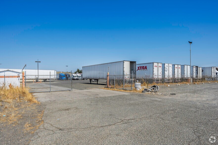 More Photos Of 900 F St, West Sacramento Truck Terminal For Sale