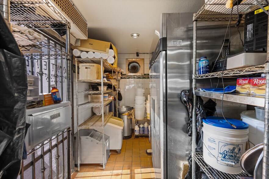 More Photos Of 1936 W 17th St, Santa Ana Restaurant For Sale