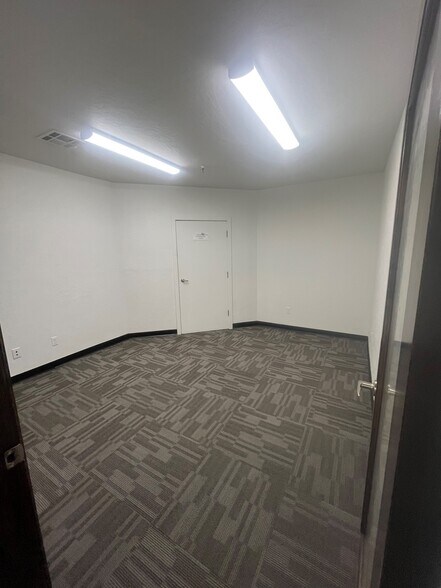 More Photos Of 3201 S Berry Rd, Norman Office Residential For Lease